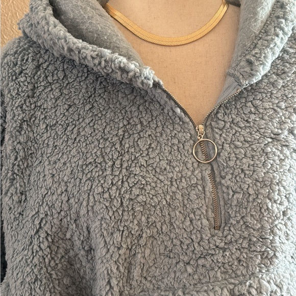 Light blue Soft teddy 1/2 zip up pullover with adjustable bottom NWT - Picture 11 of 11